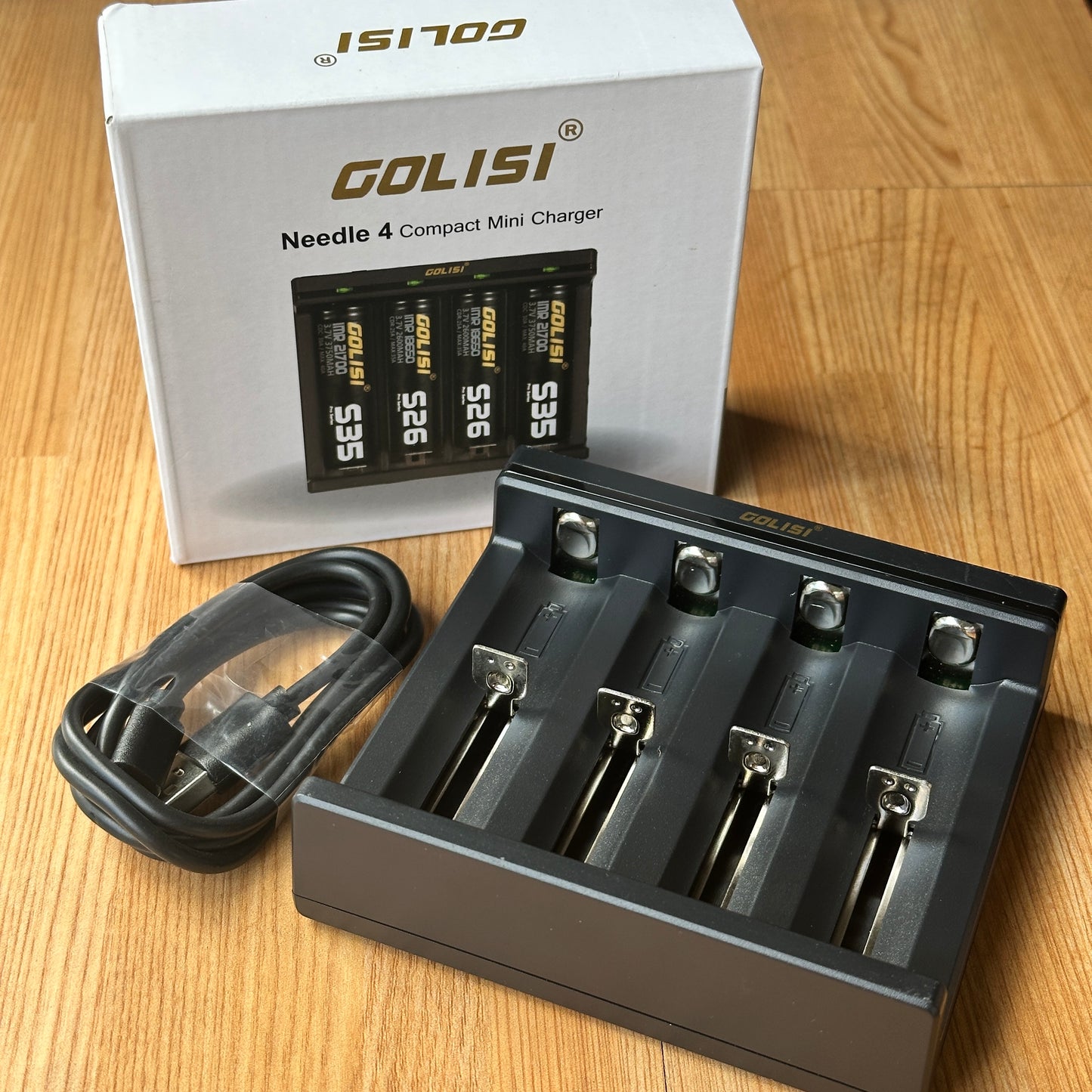 Golisi Needle 4 Compact mini charger 4-slot