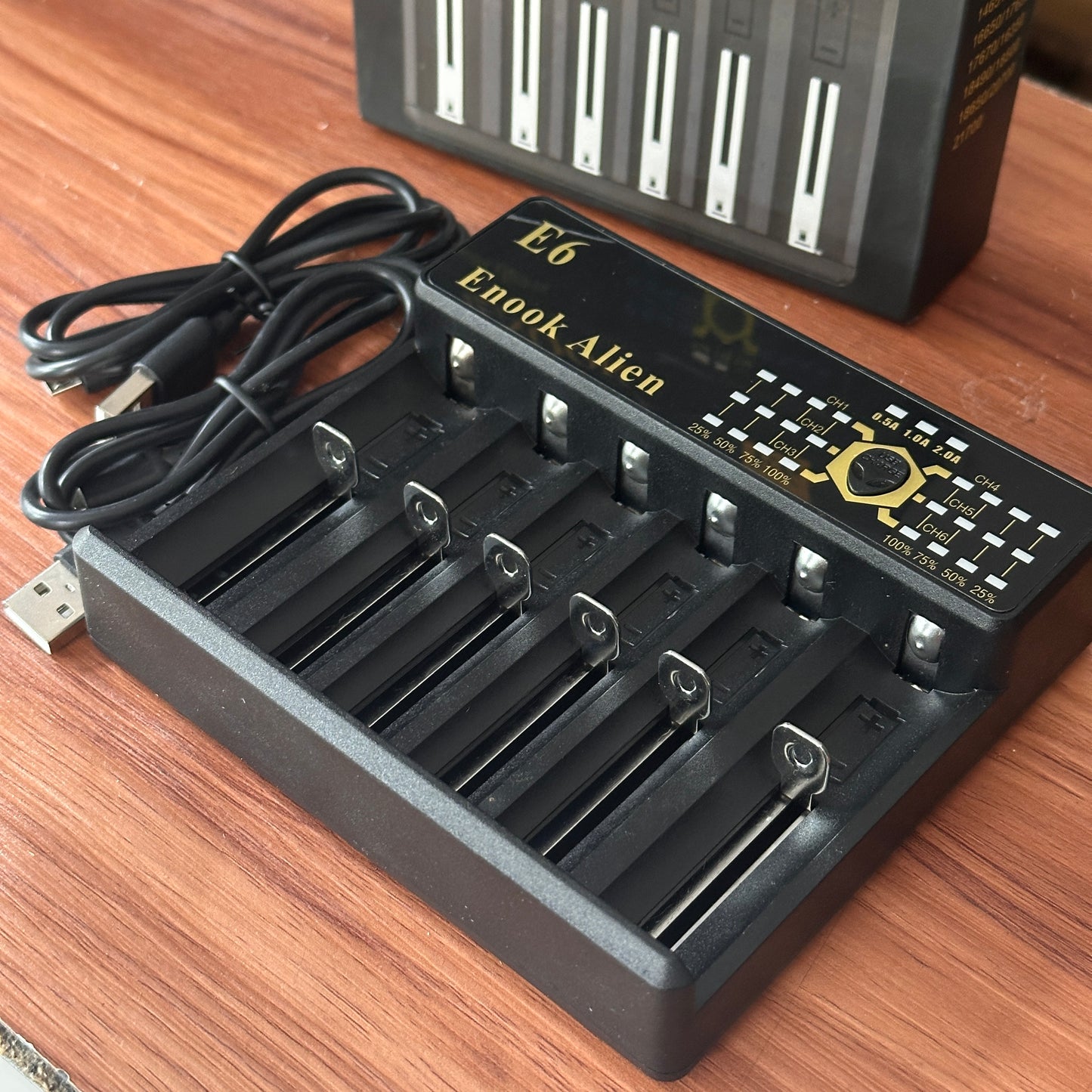 Enook Alien E6 6slots Charger
